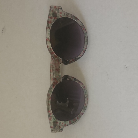 Flower print sunglasses - Picture 8 of 13